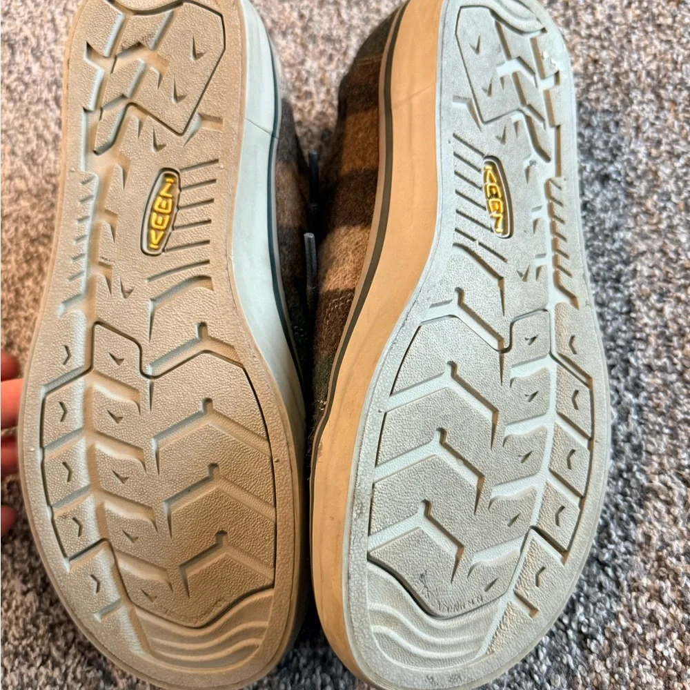 Hiking Shoes Keen Elsa Velvet Sneakers Women’s Size 7 Gray Lace Up Casual Shoes